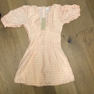 Cap sleeved mini dress